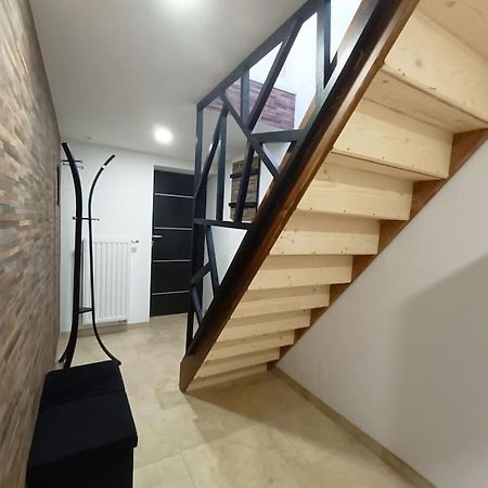 Appartement Independant La Tour Des Tuileries Aydoilles Extérieur photo