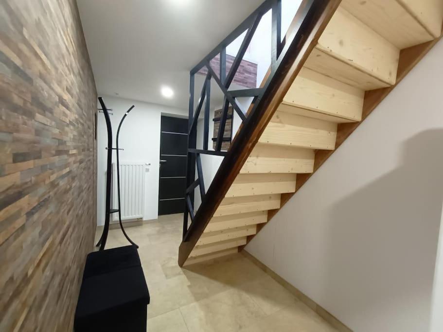 Appartement Independant La Tour Des Tuileries Aydoilles Extérieur photo
